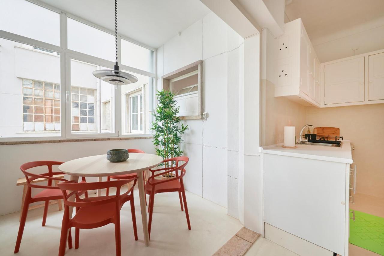 Light-Filled & Renovated Apartment, By Timecooler Lisboa Kültér fotó